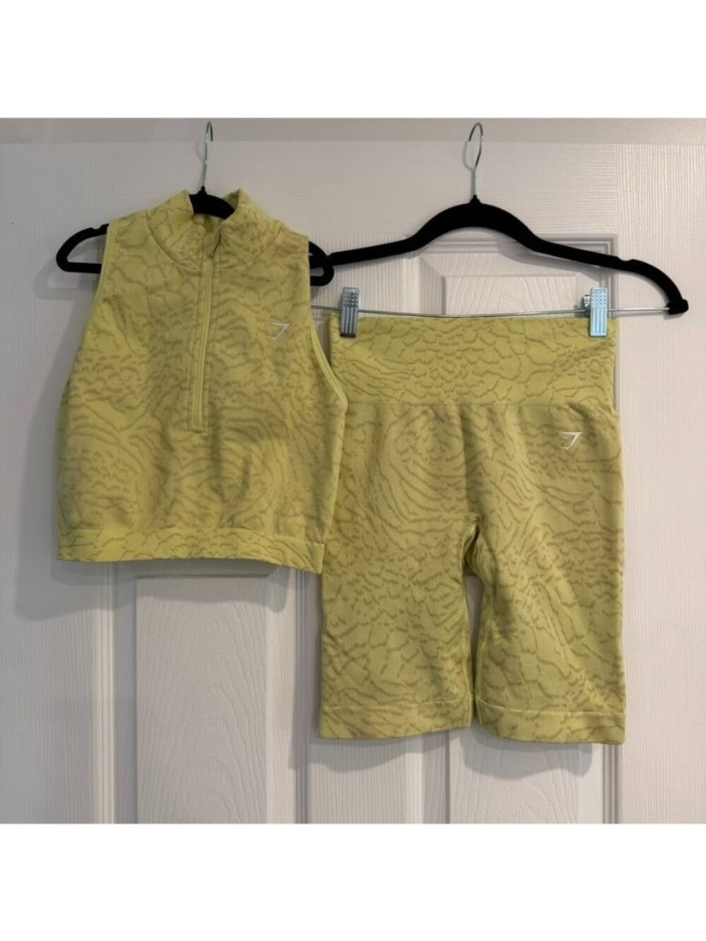 2PC Gymshark Adapt Animal Seamless Cycling Shorts Crop Top Set Size Small